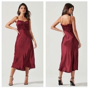 NWT Size M ASTR the Label Zola Midi Dress